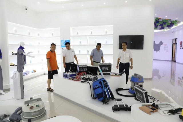 中國科學(xué)院專家參觀乾港集團(tuán) 中國科學(xué)院專家參觀乾港集團(tuán)